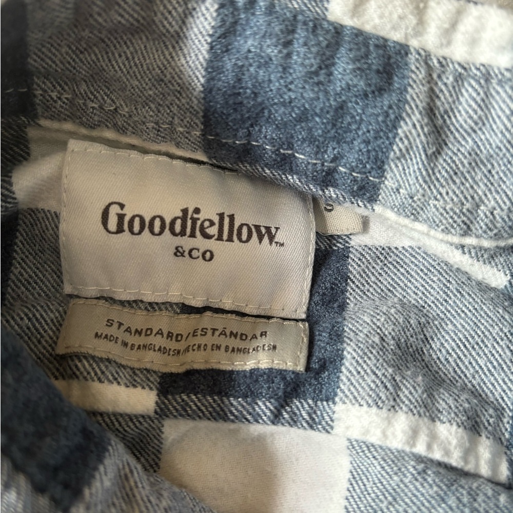 Woman’s button down - Picture 3 of 3